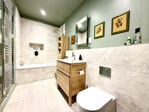 Bathroom- click for photo gallery